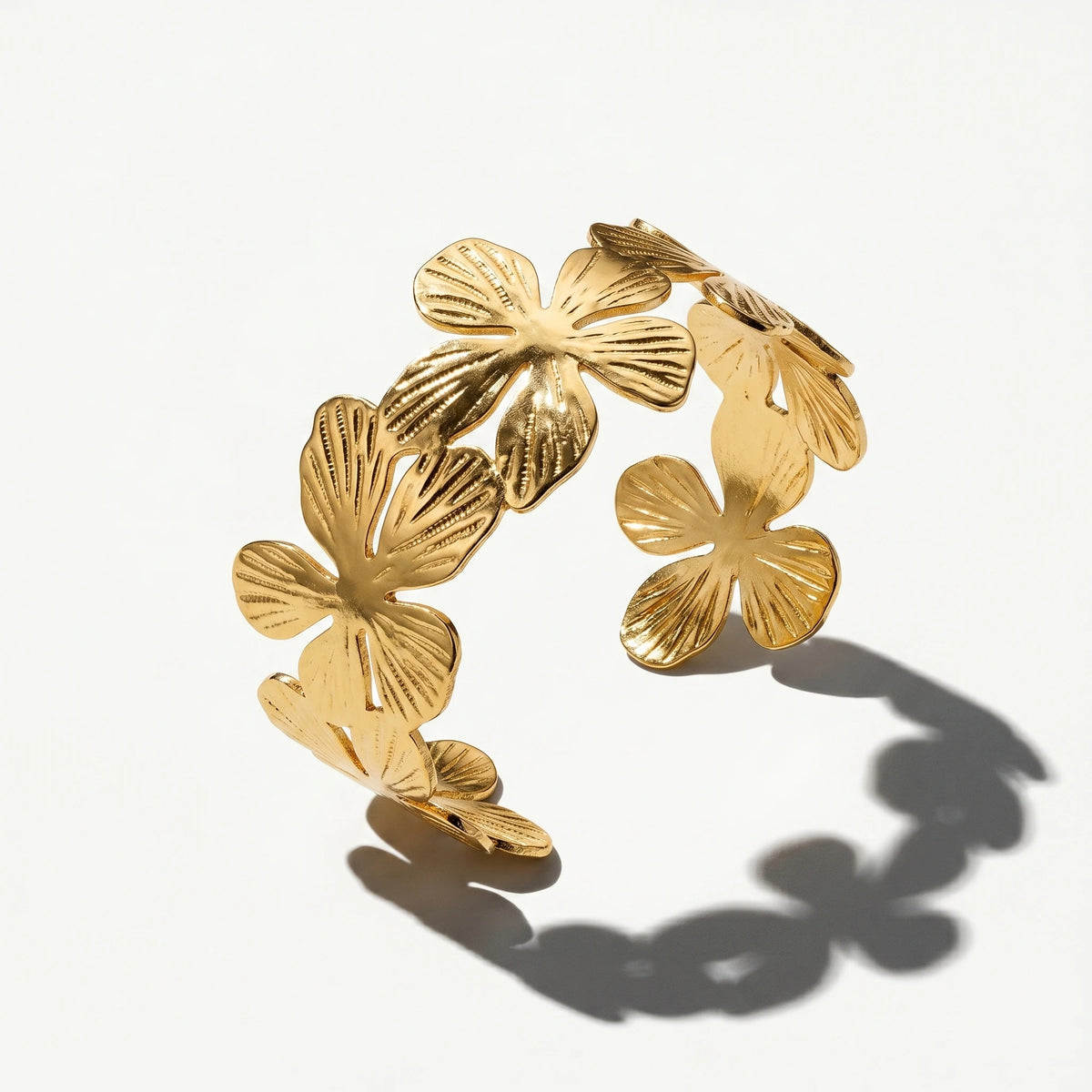 QIAOREN 12728 Vintage Interconnected Veined Quadrifoliate Floral Wide Cuff Bangle Hypoallergenic Stainless Steel Gold Bracelet