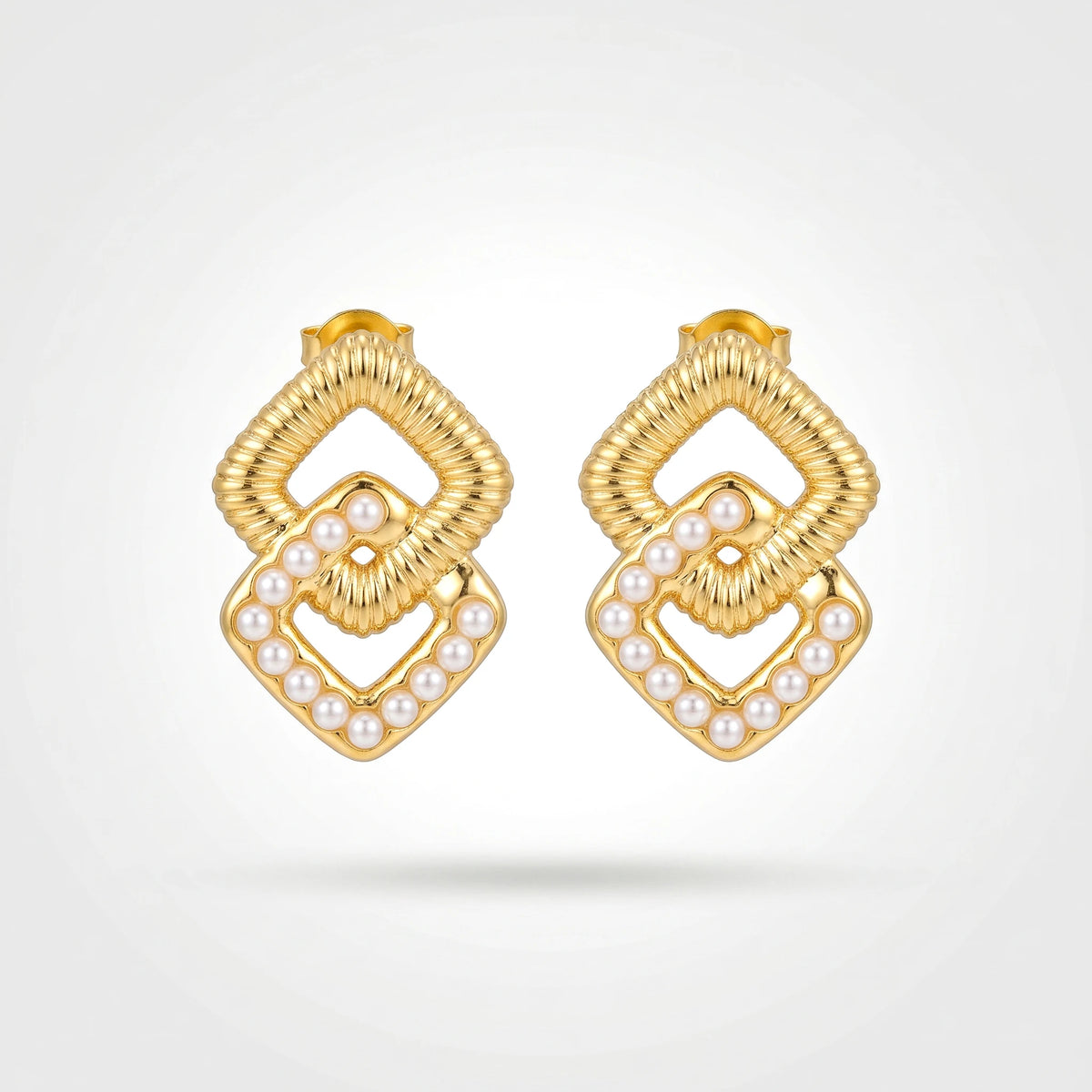 QIAOREN 12435  Interlocking Rhombus Pearl Earrings Gold Stainless Steel Ribbed Textured Diamond Studs Women US EU