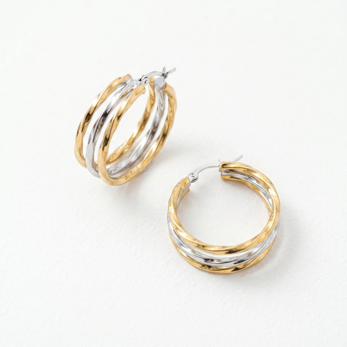 QIAOREN 12436 Tarnish Free Waterproof 3-Row Overlapping Hoops Gold Stainless Steel Two Tone Liquid Metal Latchback EU