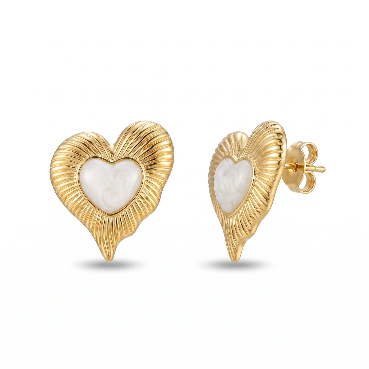 QIAOREN 14076-77 Fluted Heart Shell Stud Earrings, White Enamel Inset Heart Ear Stud Jewelry Gift for Daily Fashion Outfits
