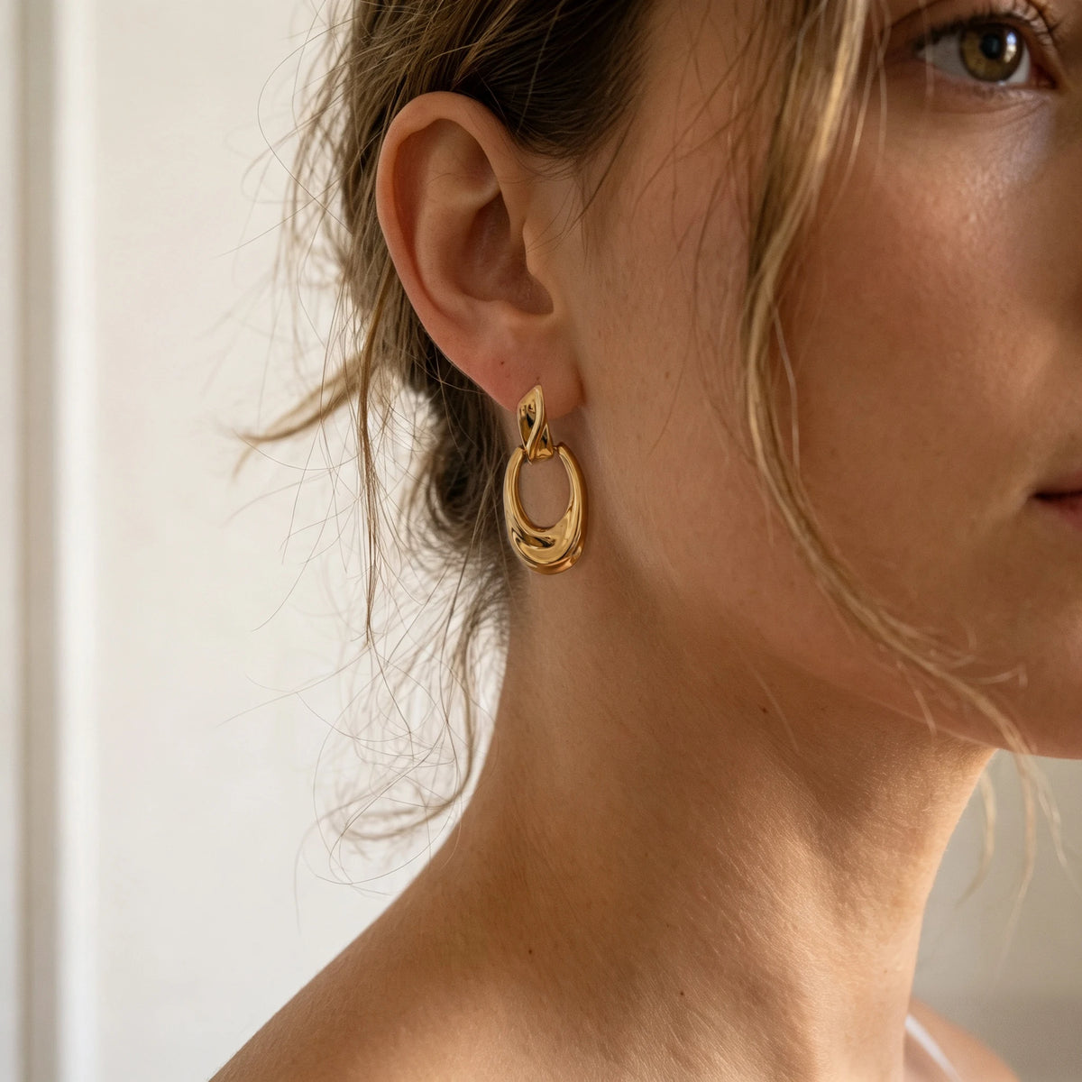 QIAOREN 14551 Twisted Leaf Teardrop Thick Tube Stud Earrings, Polished Gold Interlocked Earrings, Hypoallergenic Jewelry Gift