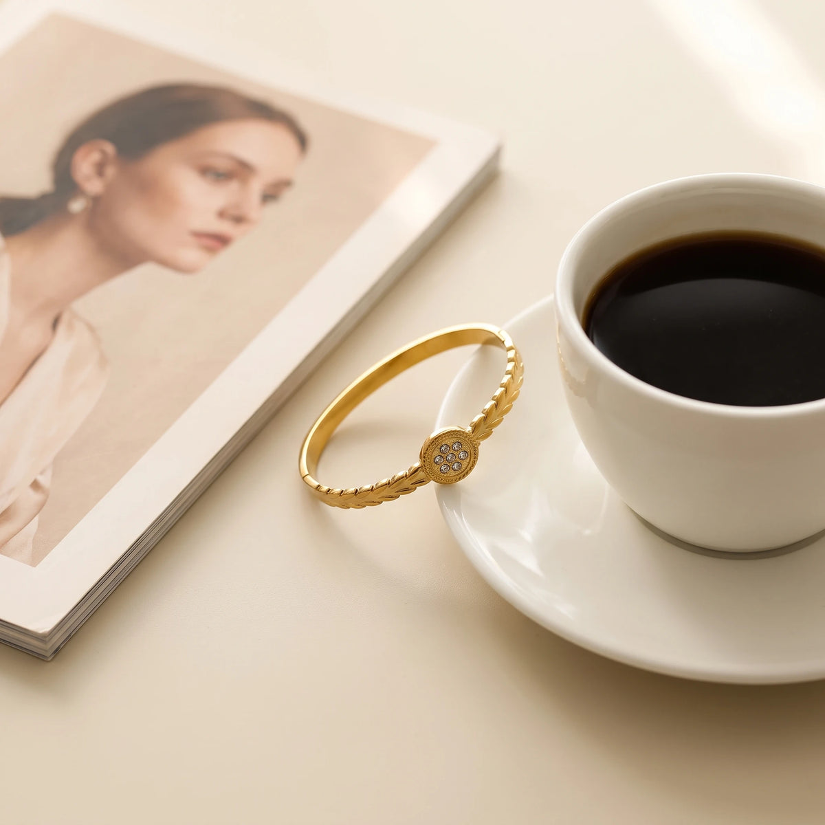 QIAOREN 14104 Stainless Steel Laurel Leaf Bangle Bracelet Waterproof Hypoallergenic CZ Jewelry OEM ODM