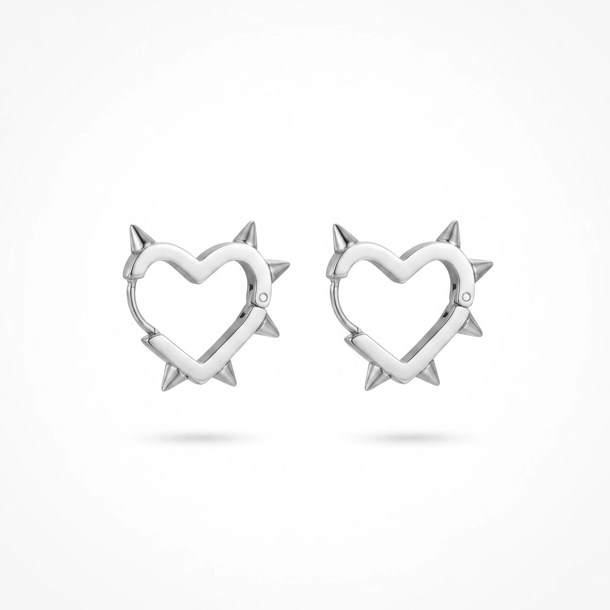 QIAOREN 13041 Edgy Spike Heart Huggie Hoop Earrings 18K Gold Stainless Steel Gothic Y2K Punk Rivet Heart Small Hoop Earring