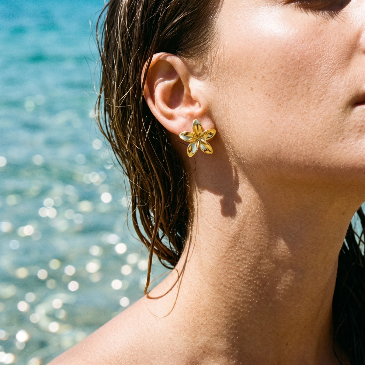 QIAOREN 13244 18K Gold PVD Plated  Stainless Steel Plumeria Stud Earrings Polished Five Petal Flower Ear Studs