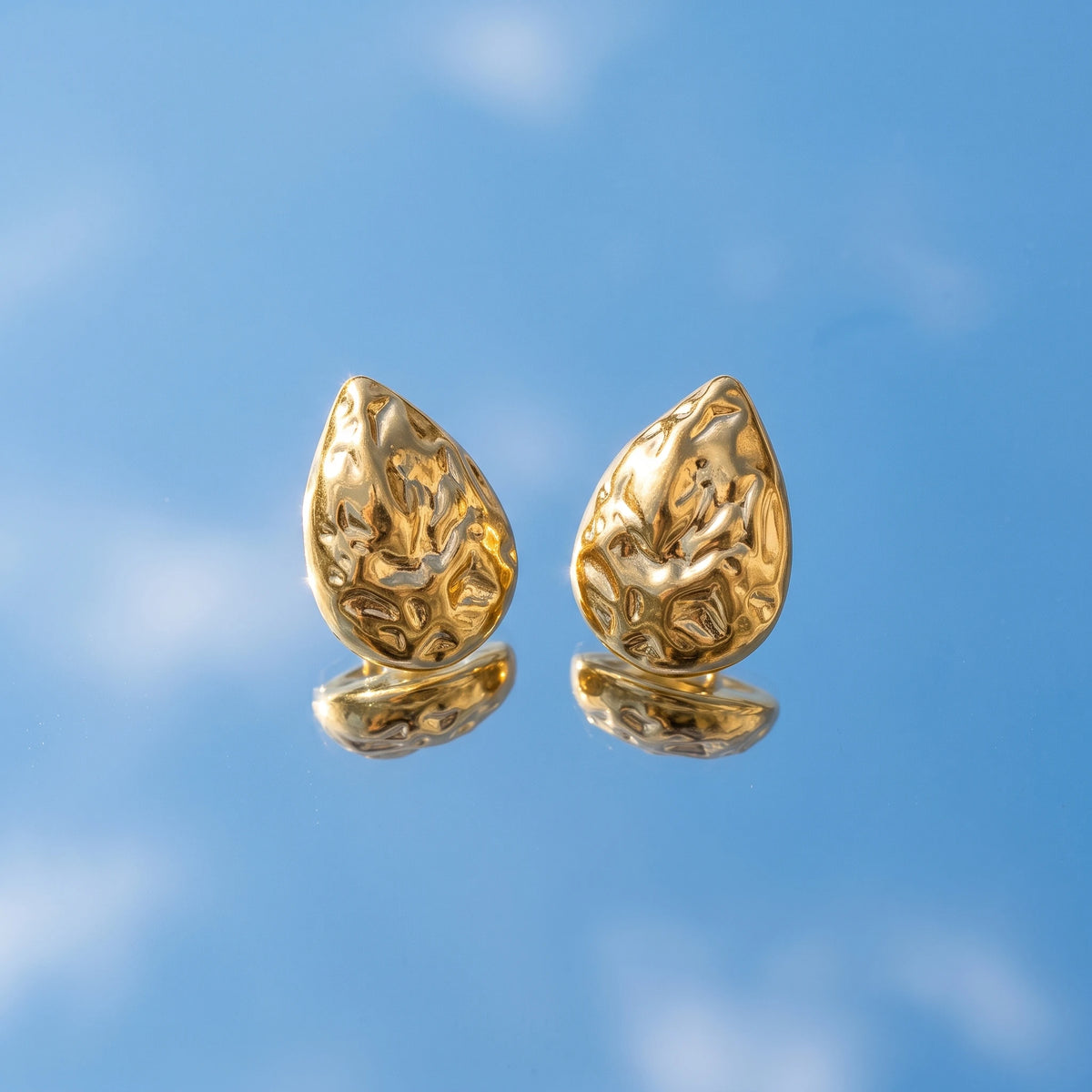 QIAOREN 14019 Polished Gold Hammered Textured Teardrop Stud Earrings, Irregular Crinkle Surface Water Drop Ear Stud Jewelry Gift