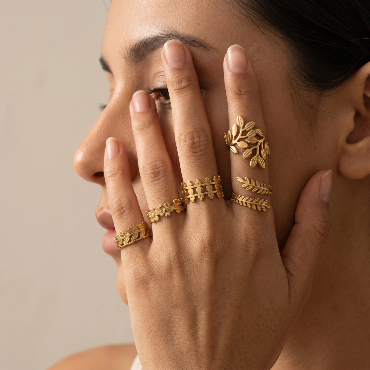 QIAOREN 5Pcs Boho Leaf Flower Gold Stainless Steel Rings Set Tarnish Free Adjustable Stackable Open Cuff Rings for Women