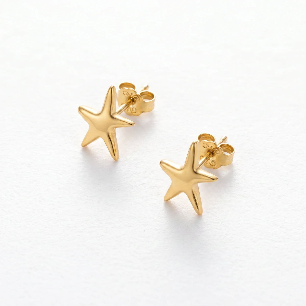 QIAOREN 10905 Tarnish Resistant Stainless Steel Starfish Earrings Hypoallergenic 18K Gold Plated Stud Earrings Trendy for Women