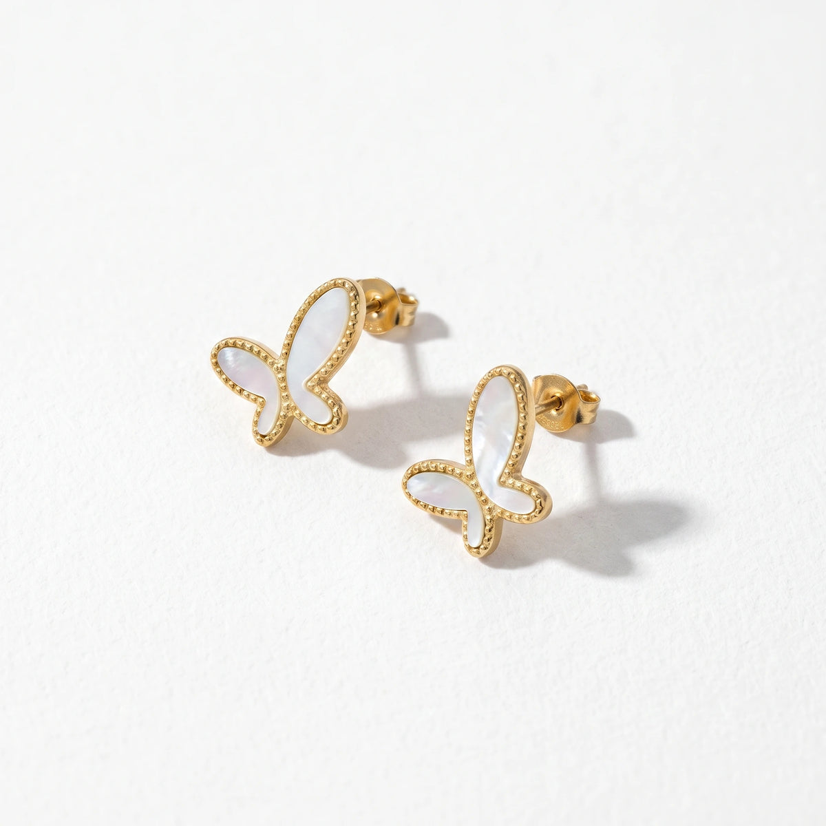 QIAOREN 13818 Beaded Border Butterfly Stud Earrings Inlaid Natural White Mother of Pearl, Polished Gold Dainty Insect Ear