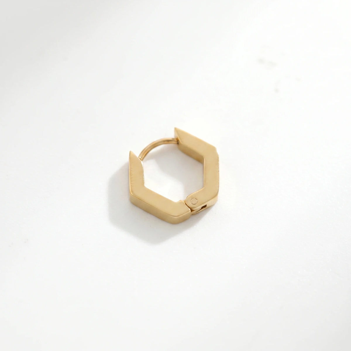 QIAOREN 12577 Dainty Geometric Hexagon Huggie Earrings 316L Stainless Steel No Fade Gold Plated Hoop Jewelry Gift for American