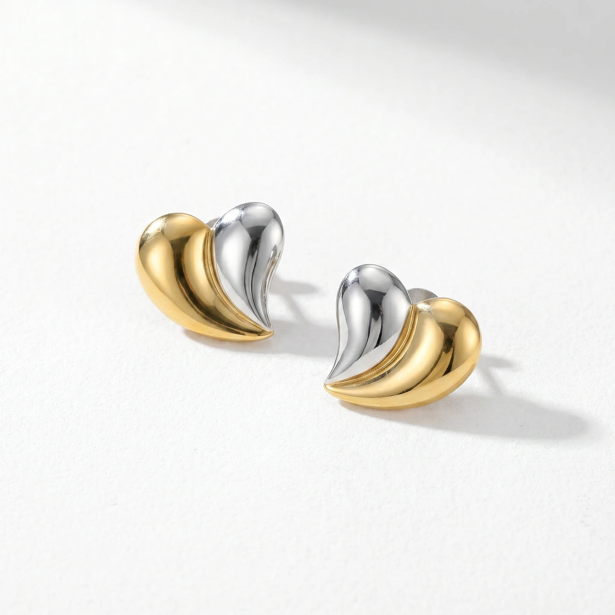 QIAOREN 12450 Tone Split Heart Stud Earrings Waterproof Stainless Steel PVD Gold Silver Contrast Glossy Love Ear Jewelry Trendy