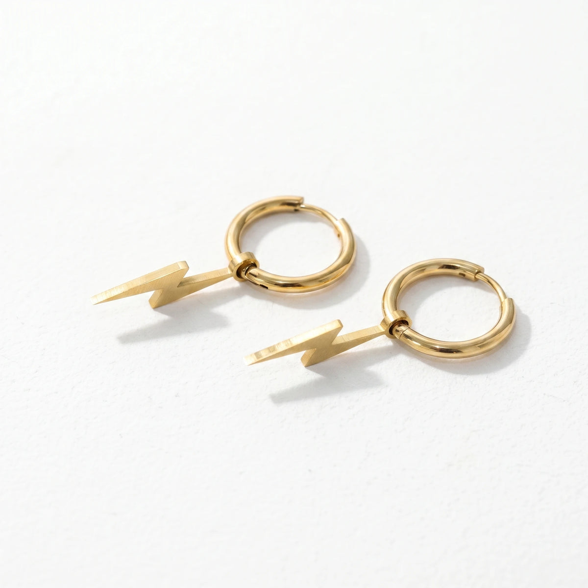 QIAOREN 11202 Waterproof Gold Lightning Hoop Earrings Stainless Steel Modern Street Style Fashion Jewelry for Women