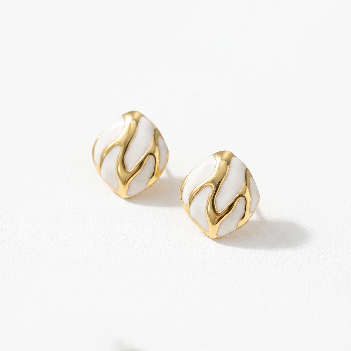 QIAOREN 13647-50  Irregular Square Wave Enamel Stud Earring Set, Curved Gold Line Inlaid Gloss Resin Gold Frame