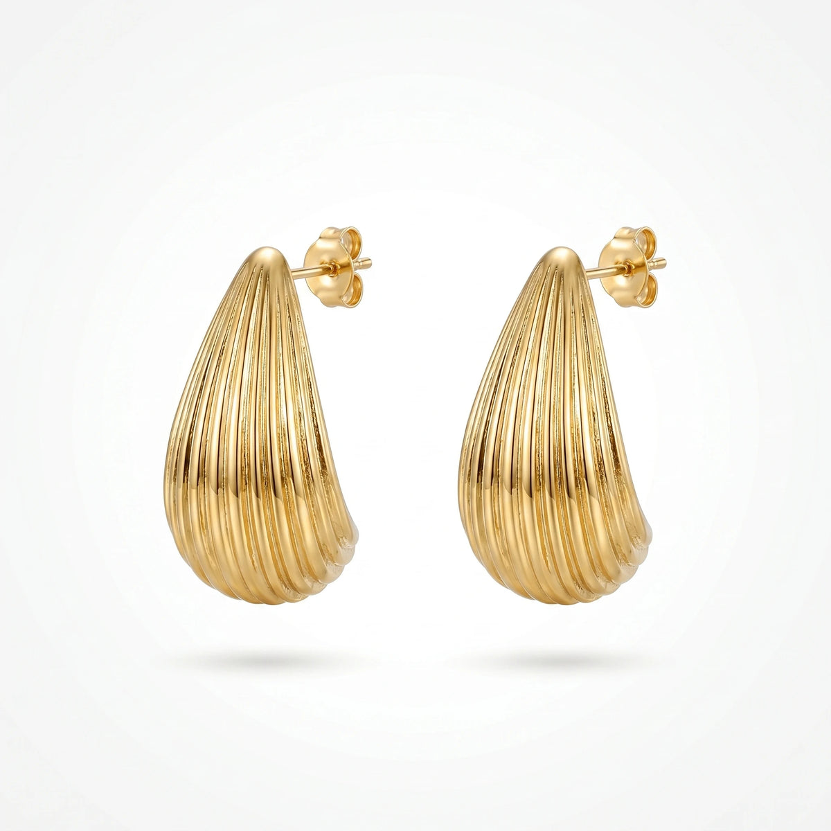 QIAOREN 12281 Trendy Ribbed Teardrop Earrings Gold Stainless Steel Scallop Shell Vertical Ridged Half Hoop Jewelry Women US EU