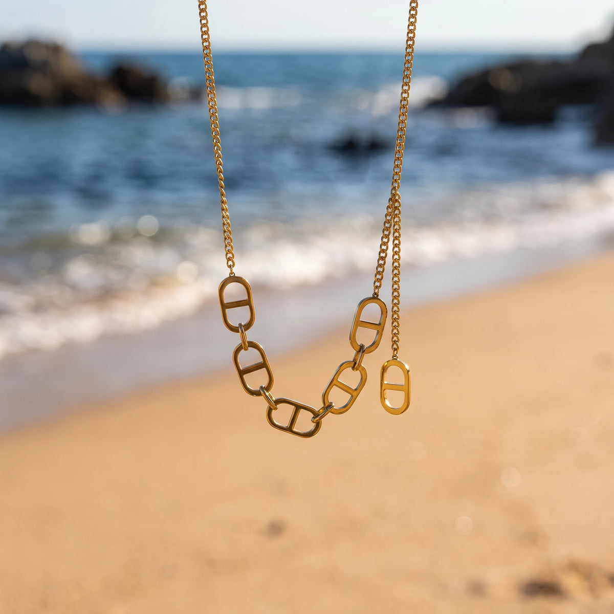 QIAOREN 14146 Link Curved Front Necklace, Oval Cutout Chain With Extension Tab Pendant Jewelry Gift for Daily Fashion Outfits