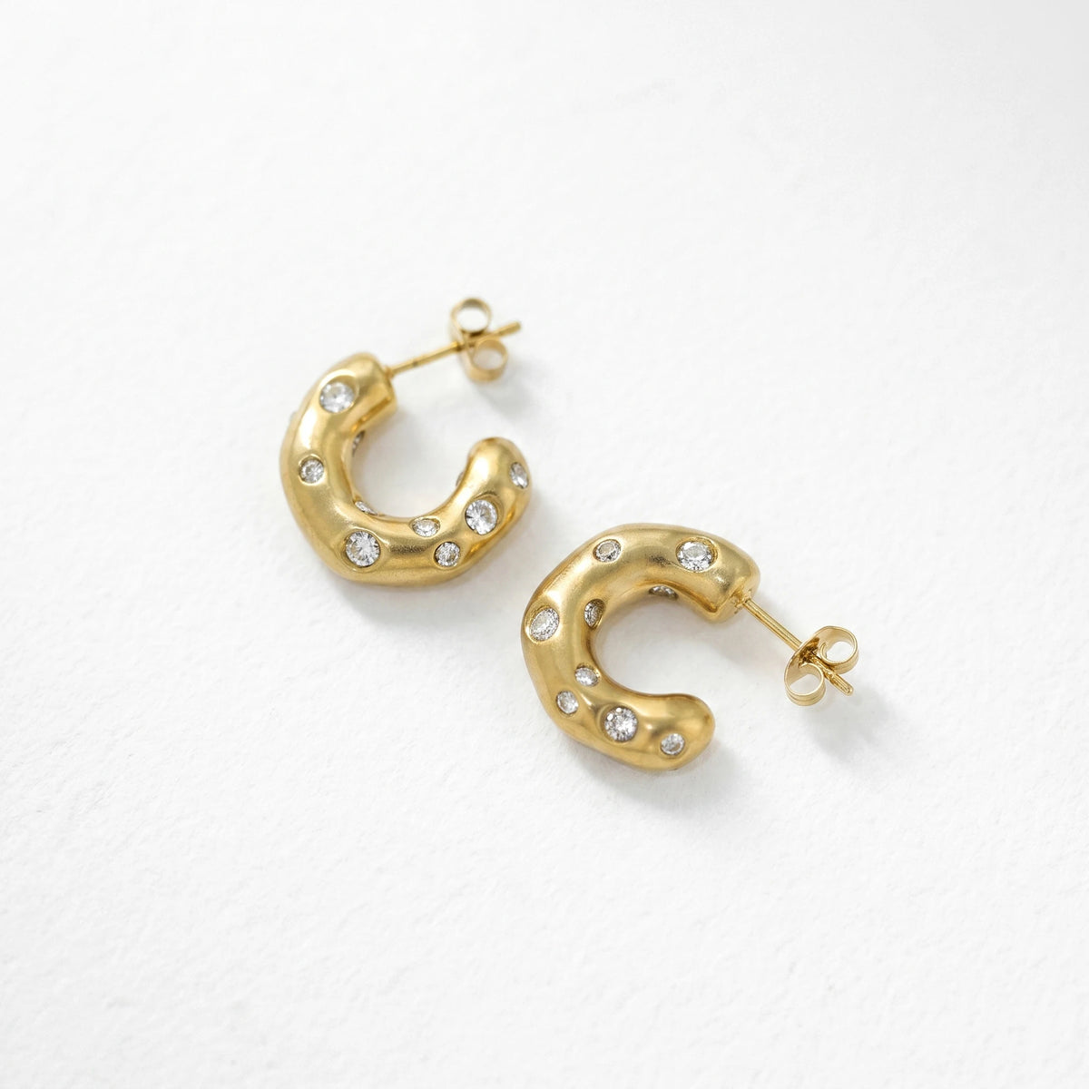 QIAOREN 12339-40 Princess Cut CZ Hoop Earrings Gold Stainless Steel High Polished Square Crystal Channel Set Huggies Women US EU