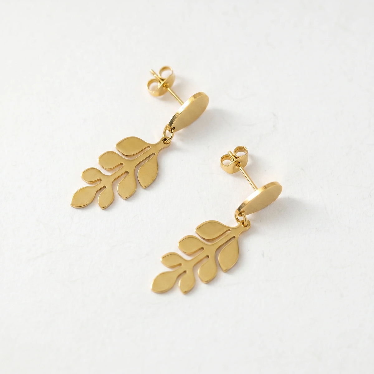 QIAOREN 11868 Elegant Gold Leaf Vine Drop Earrings Stainless Steel Dainty Branch Dangle Earrings Minimalist Nature Jewelry Women