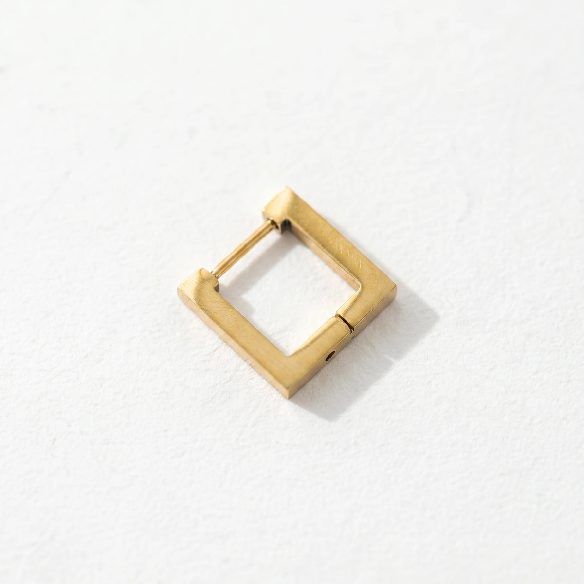 QIAOREN 12579 Matte Finish Rectangle Huggie Hoop Earrings PVD 18K Gold Stainless Steel Hypoallergenic Geometric Ear Buckle