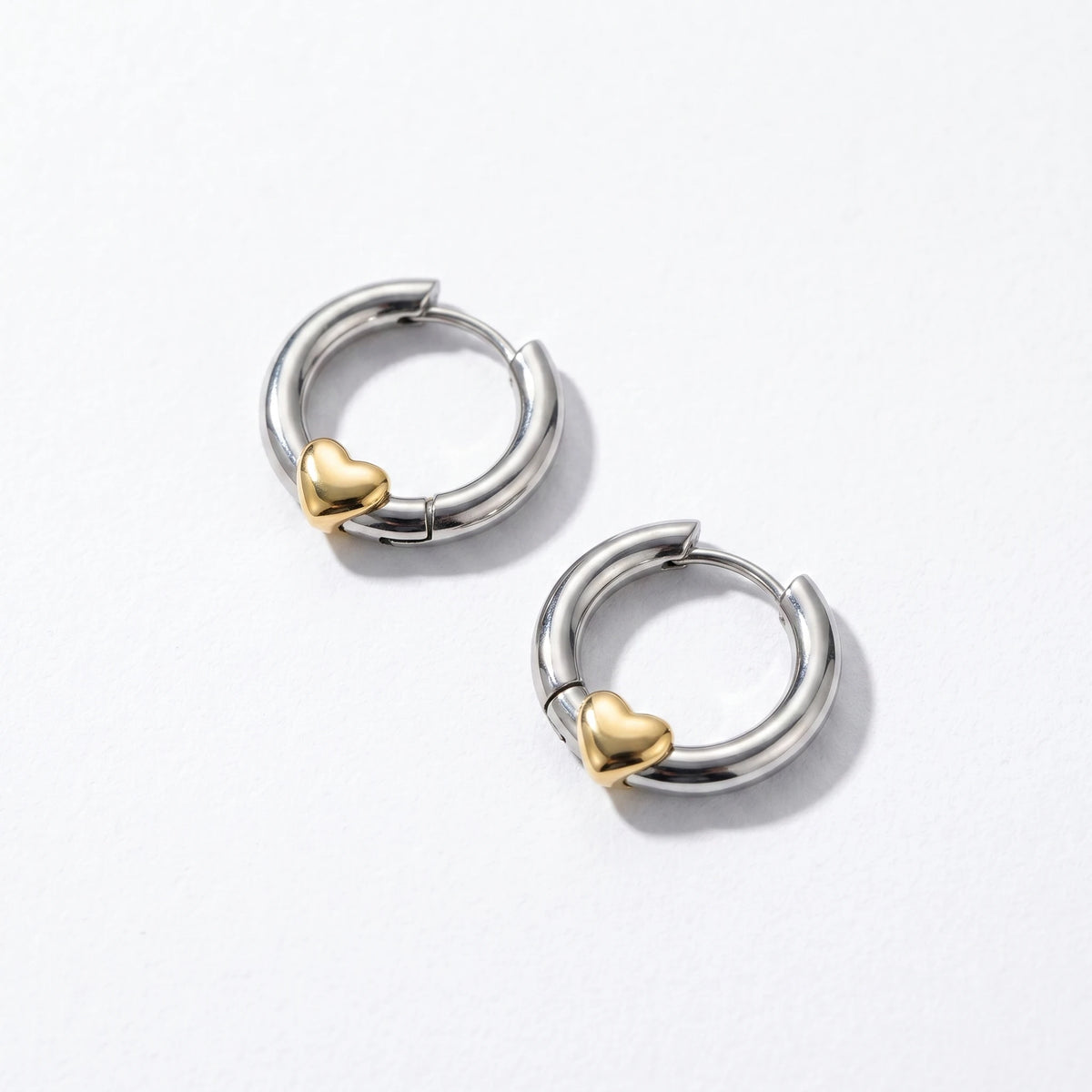 QIAOREN 12756 Hypoallergenic Silver Huggie Hoop Earrings With Gold Heart Charm Stainless Steel Contrast Ear Jewelry