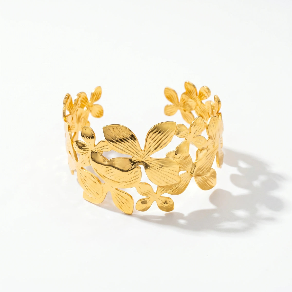 QIAOREN 12705 Vintage Overlapping Clover Floral Cutout Wide Cuff Bangle Hypoallergenic Stainless Steel Gold Bracelet Bridal Gift