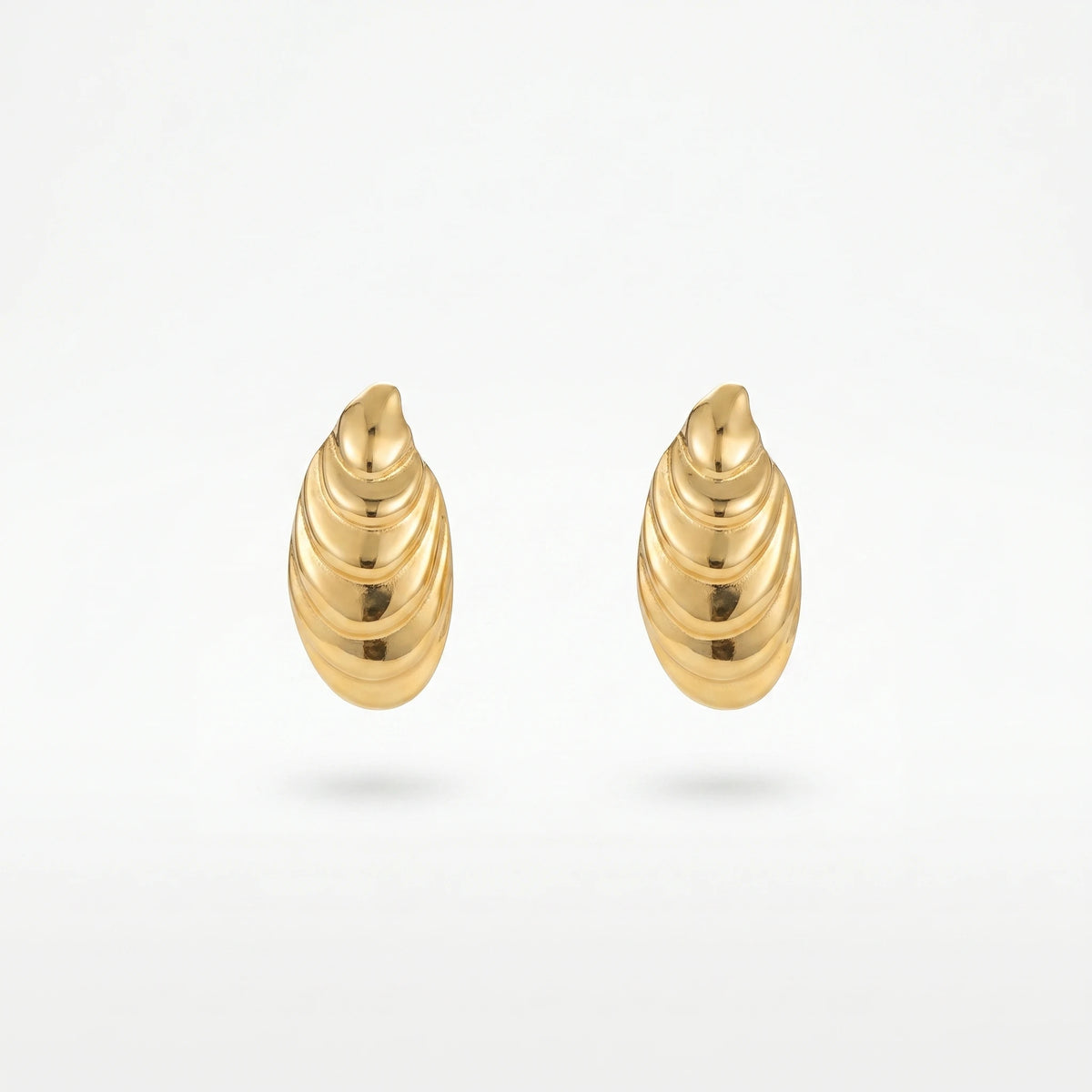 QIAOREN 13221Gold Plated Shell Stud Earrings for Women Stainless Steel Coastal Beach Minimalist Fashion Jewelry