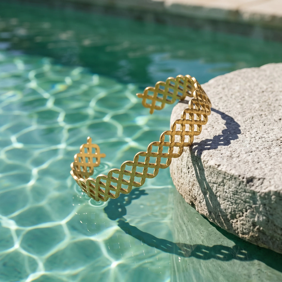 QIAOREN 14117 Stainless Steel Woven Open Cuff Bracelet Gold Lattice Waterproof Jewelry OEM ODM