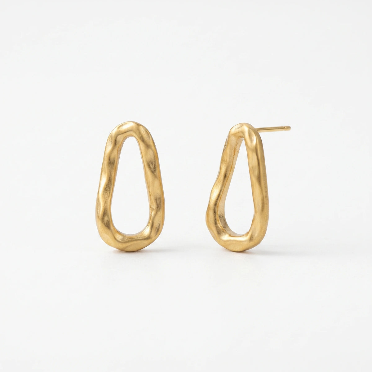 QIAOREN 14013 Matte Gold Irregular Teardrop Hollow Hoop Stud Earrings, Hammered Textured Abstract Oval Ear Stud Jewelry Gift