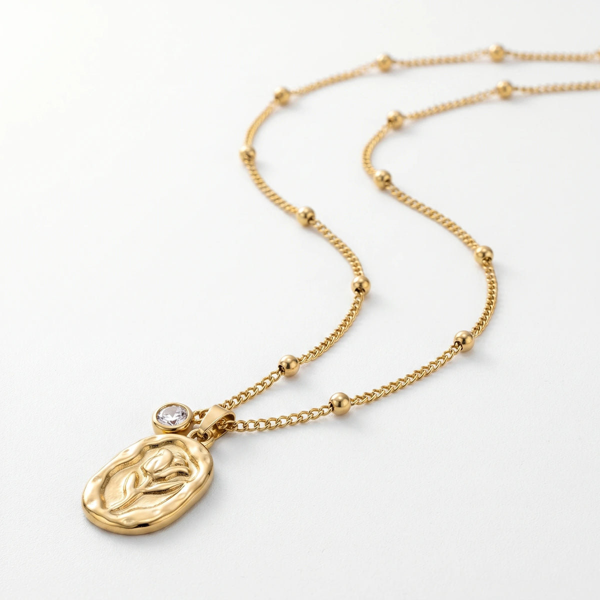 QIAOREN 11747 Anti-Tarnish 18K Gold Plated Stainless Steel Rose Embossed Pendant Necklace