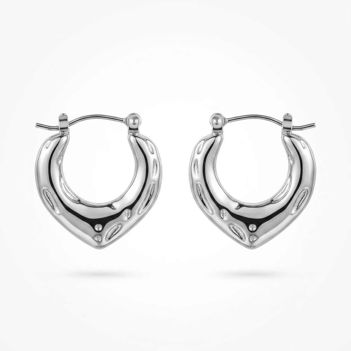 QIAOREN 12414 Elegant Quiet Luxury Sculptural Heart Hoops Gold Stainless Steel Textured Organic Grooves Statement Gift Women EU
