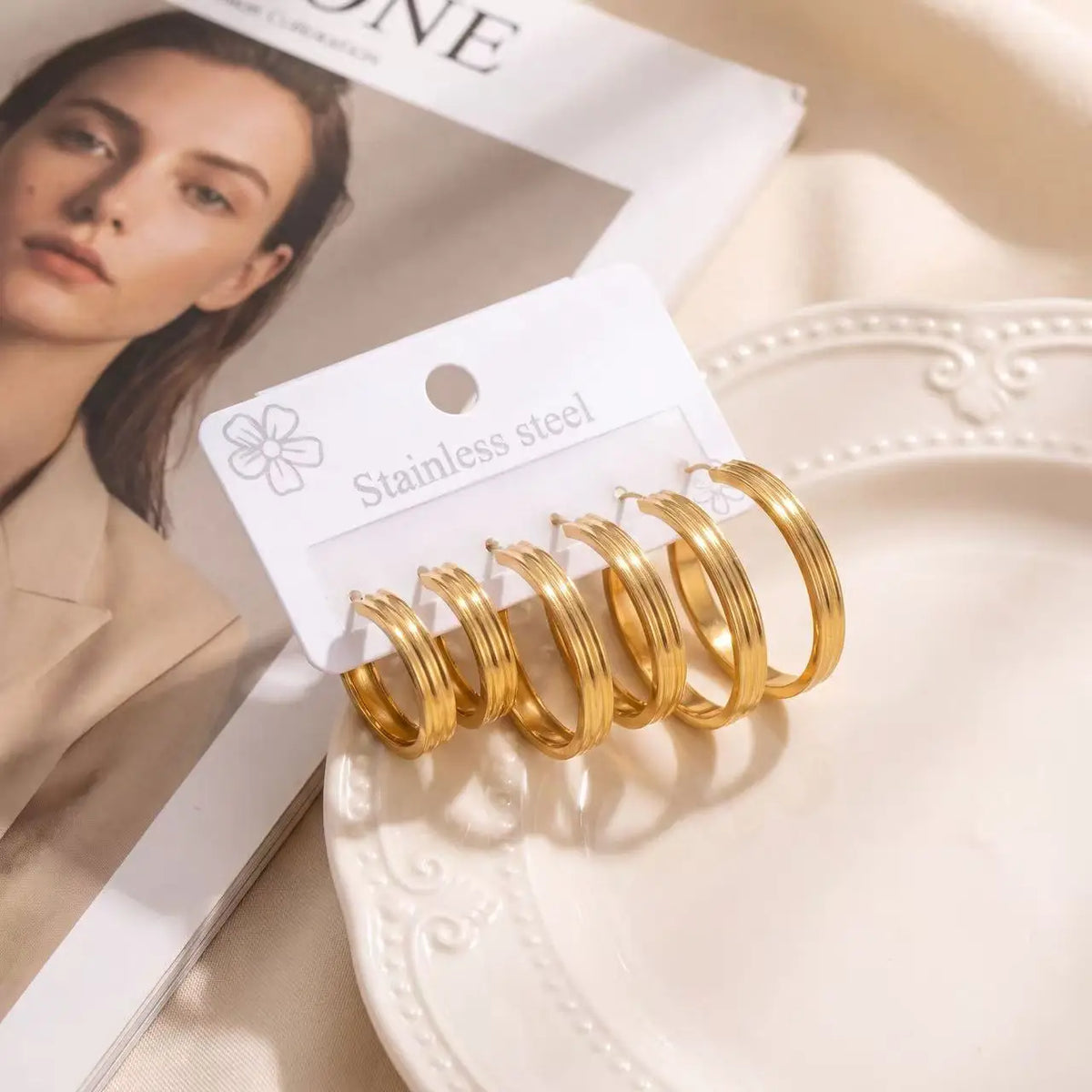 QIAOREN 14593 3 Pairs Vertical Grooved C Shape Hoop Stud Earring Set, Graduated Size Hypoallergenic Daily Wear Jewelry Gift Set