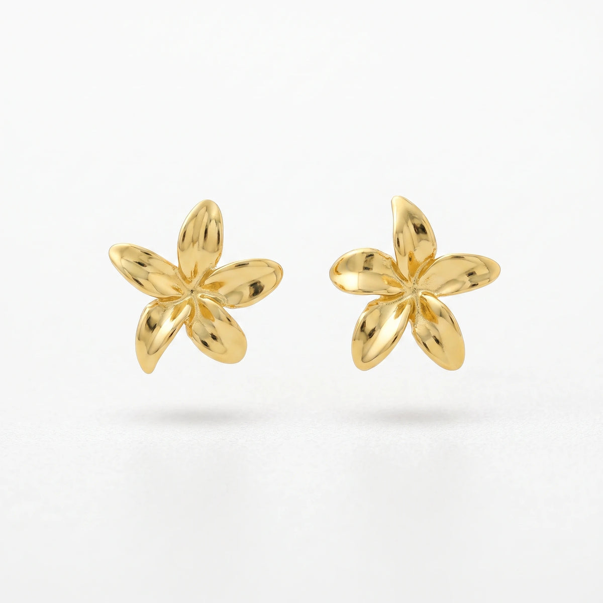 QIAOREN 13244 18K Gold PVD Plated  Stainless Steel Plumeria Stud Earrings Polished Five Petal Flower Ear Studs