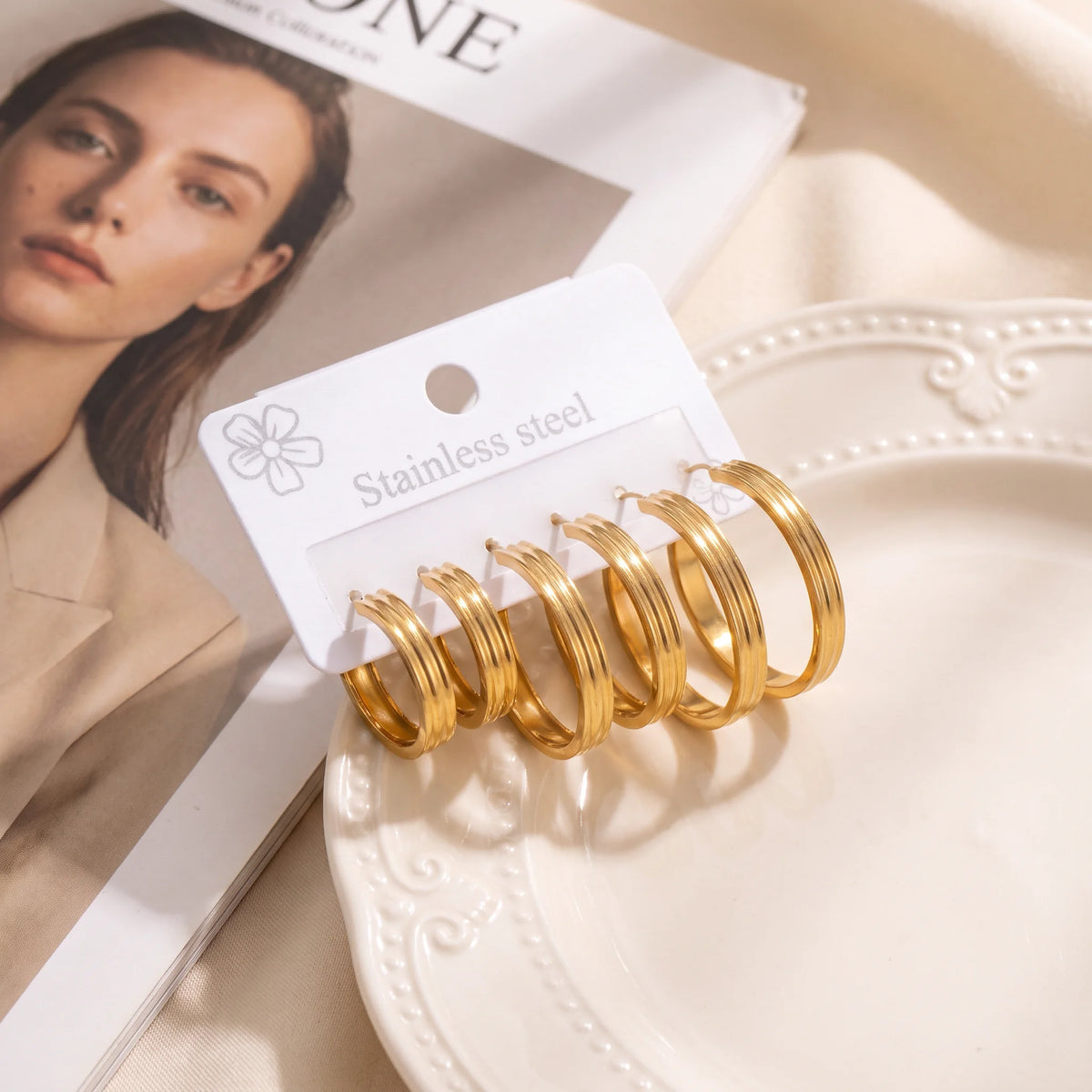 QIAOREN 14593 Gold Stainless Steel Hoop Earrings Multi Line Huggie Earrings Waterproof Hypoallergenic Fashion Jewelry for Women